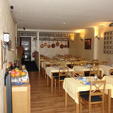 Hotel Bahnhof Haus Кьяссо Экстерьер фото