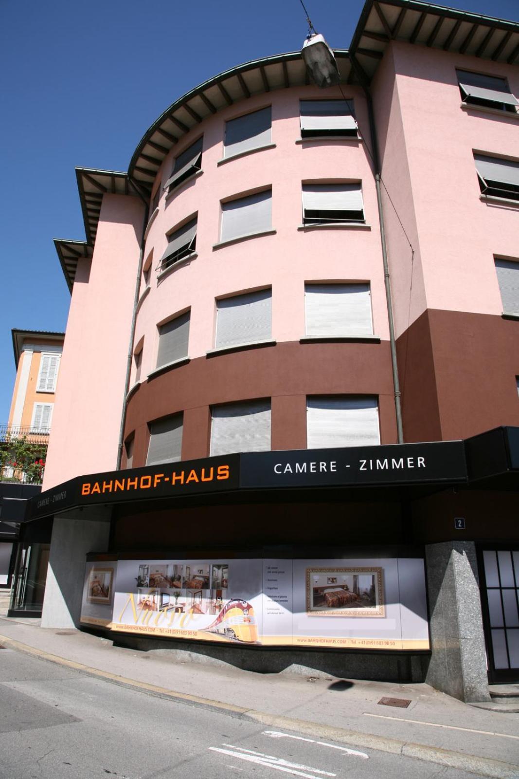 Hotel Bahnhof Haus Кьяссо Экстерьер фото