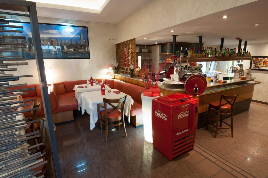 Hotel Bahnhof Haus Кьяссо Экстерьер фото