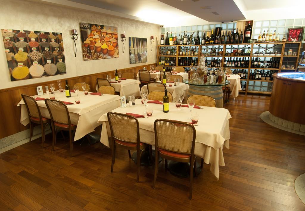 Hotel Bahnhof Haus Кьяссо Экстерьер фото