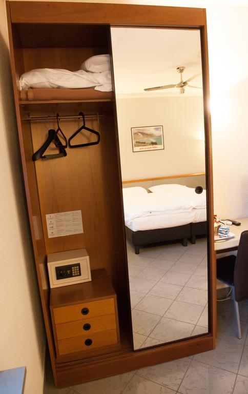 Hotel Bahnhof Haus Кьяссо Экстерьер фото
