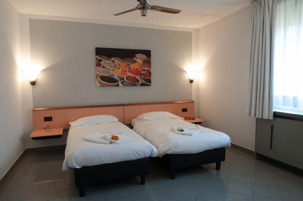 Hotel Bahnhof Haus Кьяссо Экстерьер фото