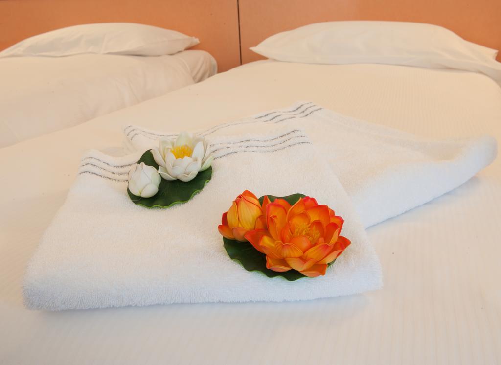 Hotel Bahnhof Haus Кьяссо Экстерьер фото