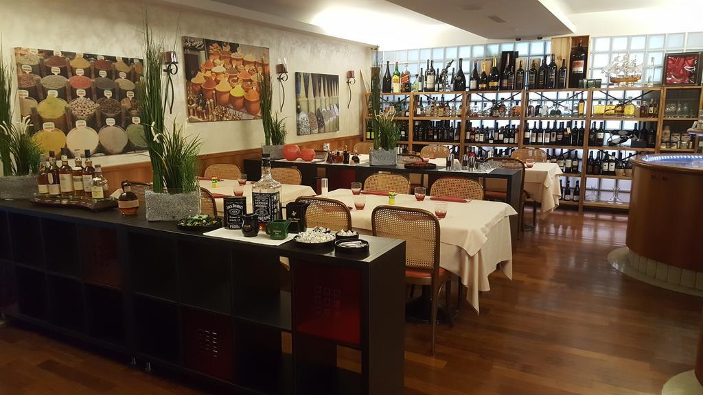 Hotel Bahnhof Haus Кьяссо Экстерьер фото
