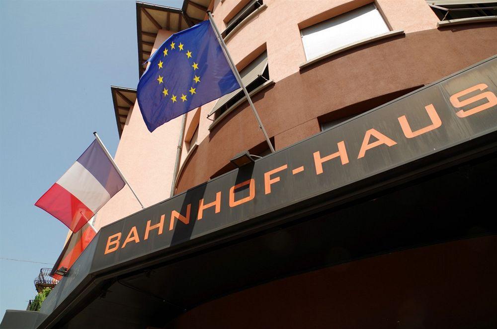 Hotel Bahnhof Haus Кьяссо Экстерьер фото