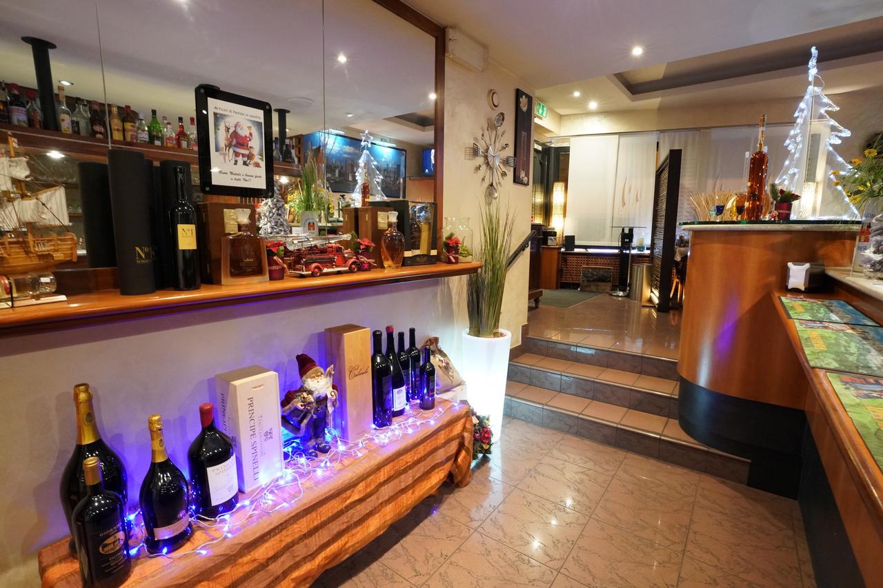 Hotel Bahnhof Haus Кьяссо Экстерьер фото