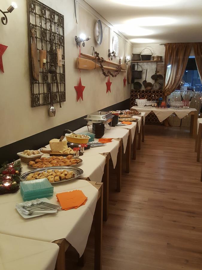 Hotel Bahnhof Haus Кьяссо Экстерьер фото