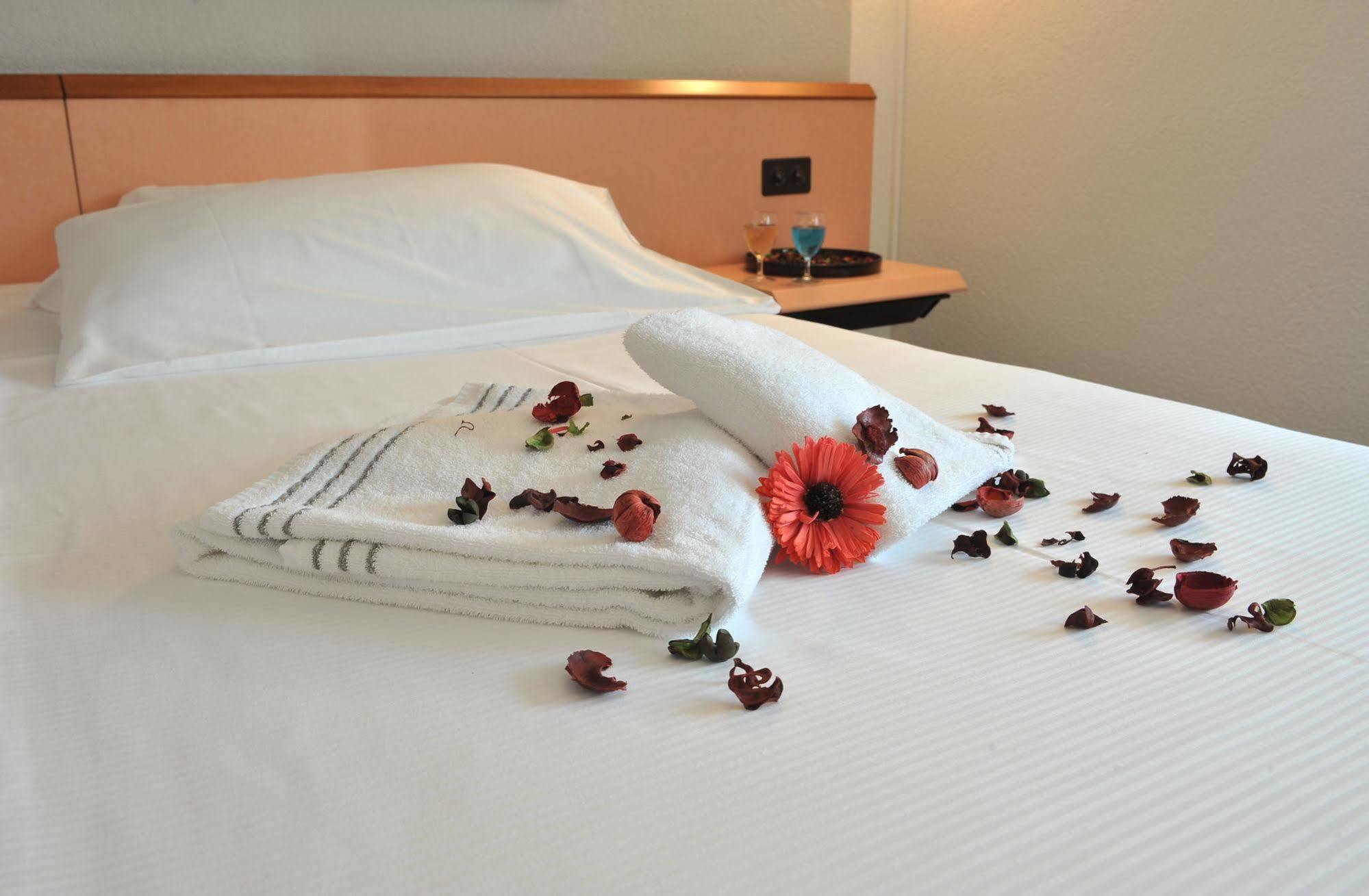 Hotel Bahnhof Haus Кьяссо Экстерьер фото